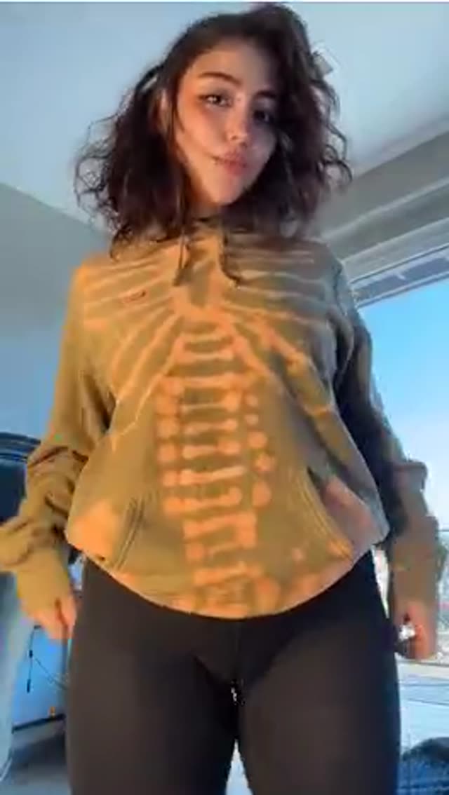 کص های بیرون زده از روی شلوار(camel toe)🔥🤤...♣(2)(فیلم و عکس)