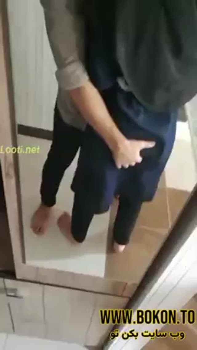 ساک کوچیک و مجلسی واسش میزنه.mp4