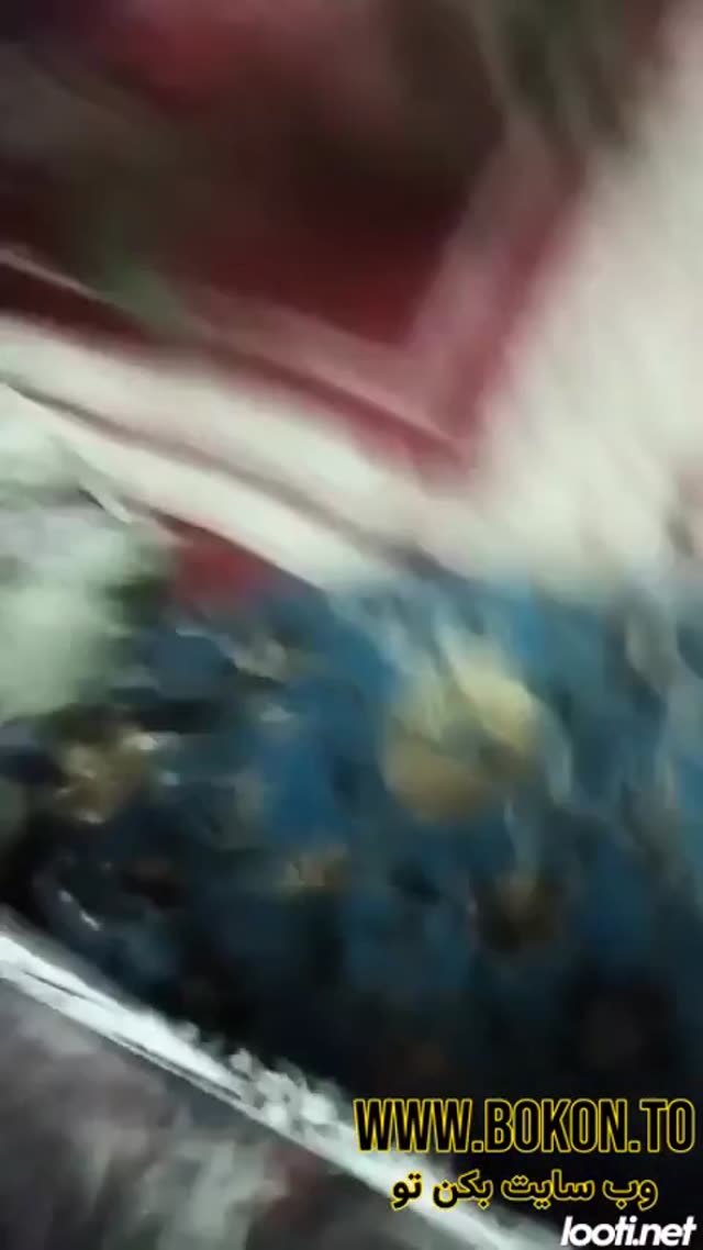 فیلم سکس ایرانی رنش دمر خوابیده رو زمین بدن نمایی میکنه شئهرشم از آخر میکنتش.mp4