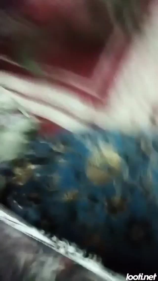 فیلم سکس ایرانی رنش دمر خوابیده رو زمین بدن نمایی میکنه شئهرشم از آخر میکنتش