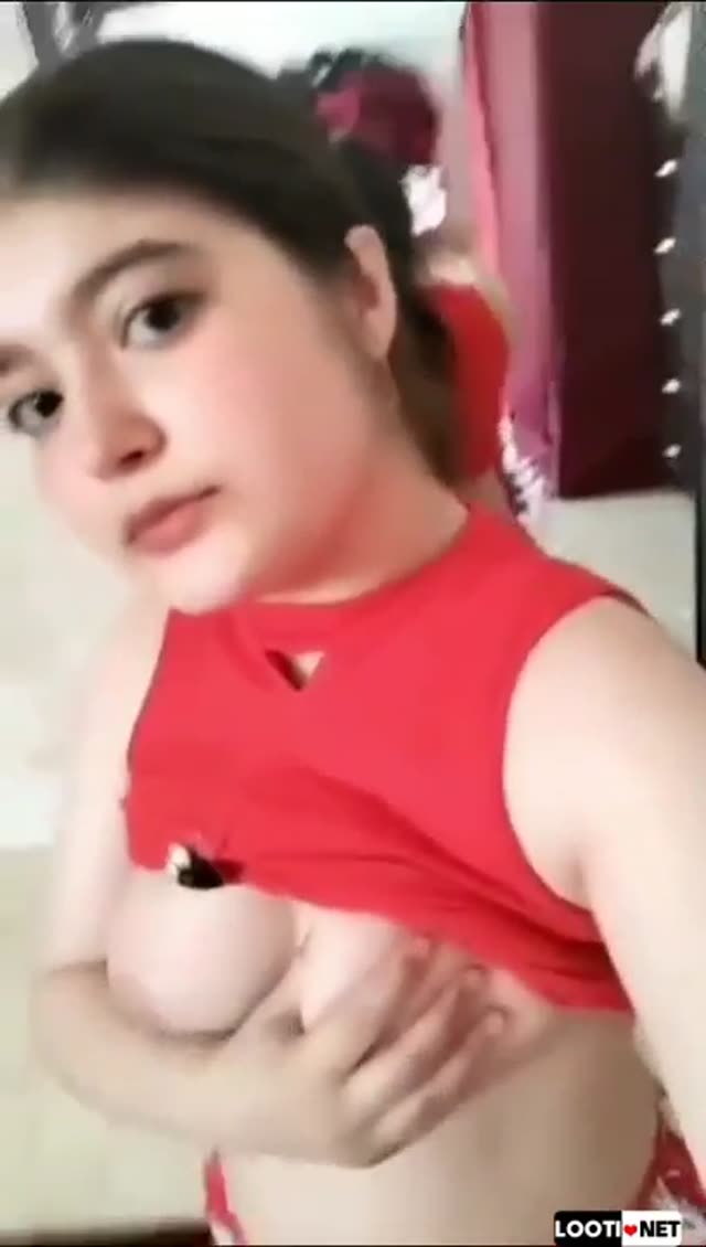 اول ممه نمایی میکنه دختر 19 ساله بعد براش ساک میزنه تو حموم