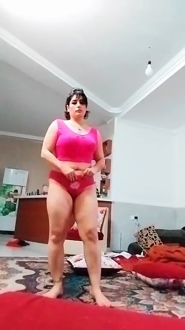 لایو میلف سکسی بدن نمایی میکنه باشورت