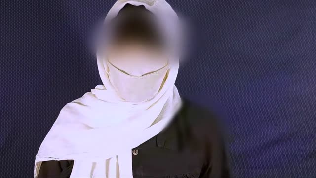دختره کم کم لخت میشه و لنگاش رو میده هوا پسره هم میکنه توش