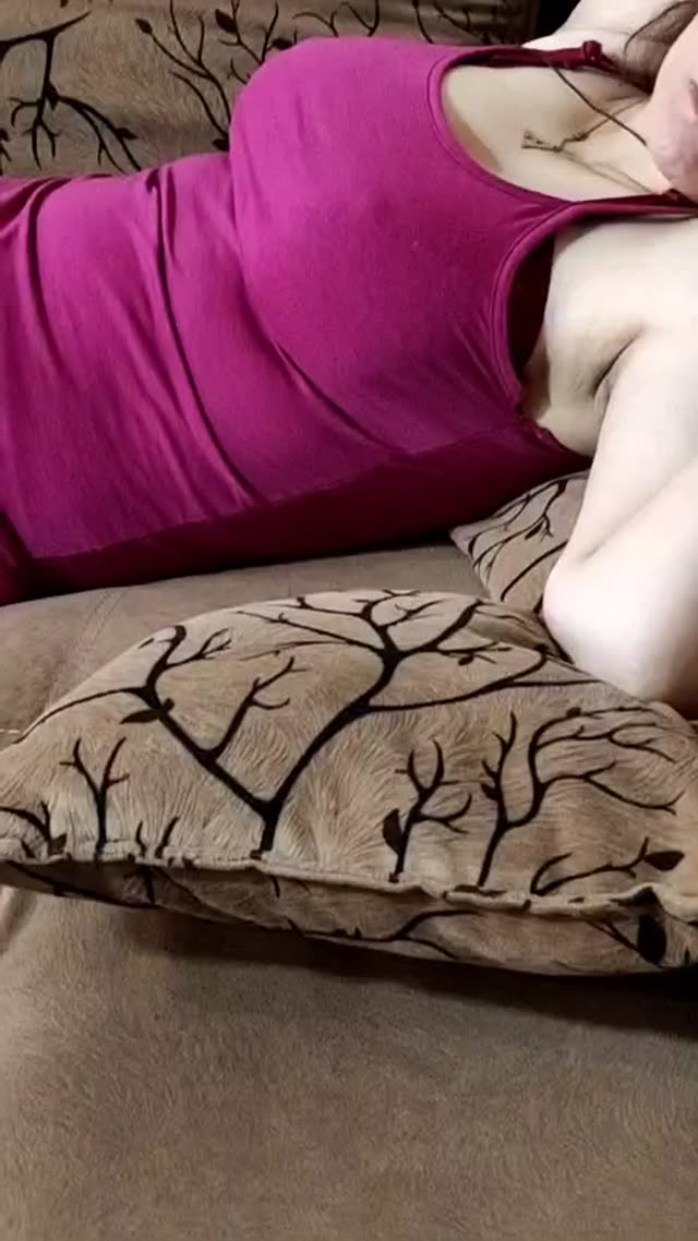 مخفی از میلف بینی عملی با پاهای سکسی