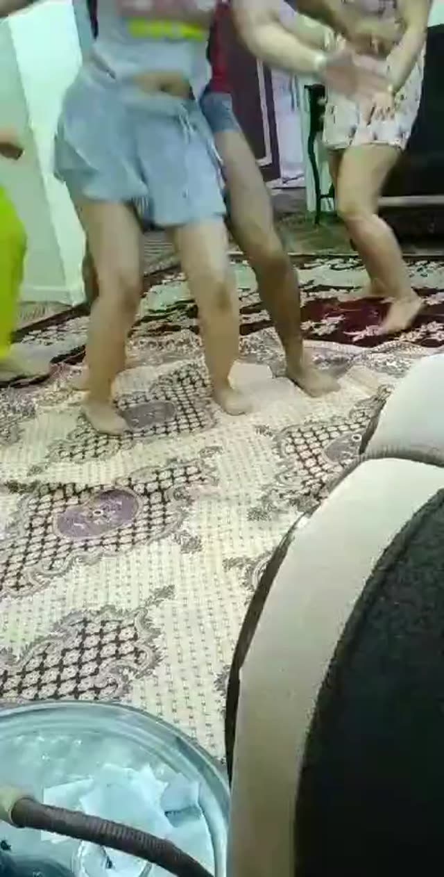 سه تا دختر اورده تو لایو کونشو نشون میده قسمت 4
