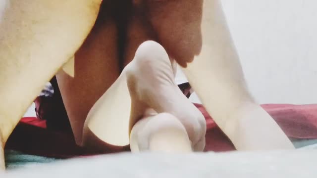 دختره رو به صورت داگی استایل از کون میکنه و آه و ناله اش رو در میاره