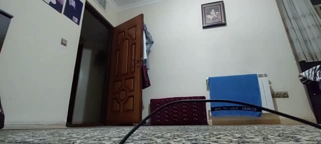 مخفی از لباس عوض کردن خانم محجبه