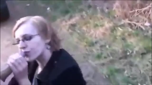 This hot milf love to suck a strangers dick while dogging