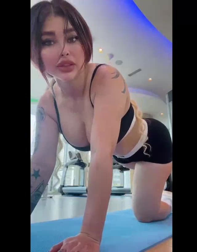 لایو سکسی ورزش کردن داف خوشگل