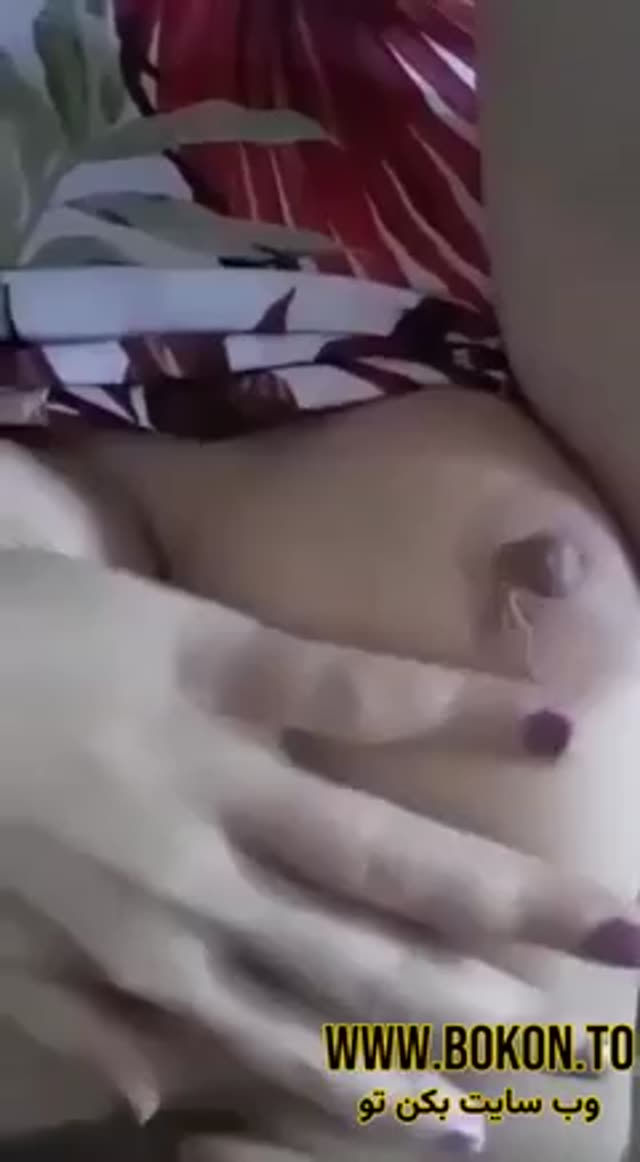بدن نمایی یک دختر تپل و سکسی با ممه های گنده.mp4