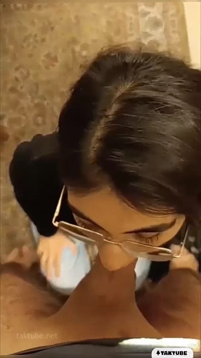 ساک زدن دختر عینکی سکسی