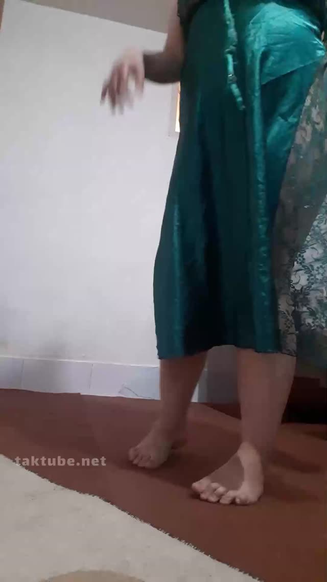 اندام نمایی و دلبری میلف داغ و حشری