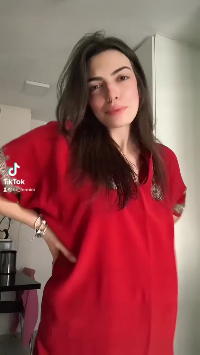 شنل قرمزی در مجازی