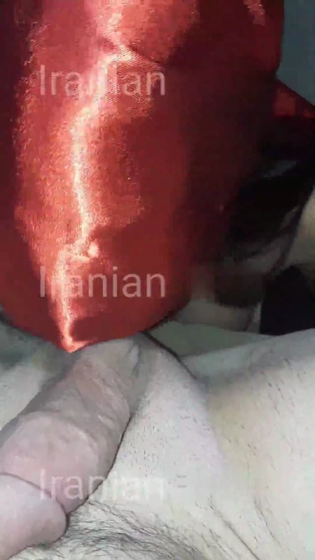 لیس زدن کیر و خایه از زن حشری