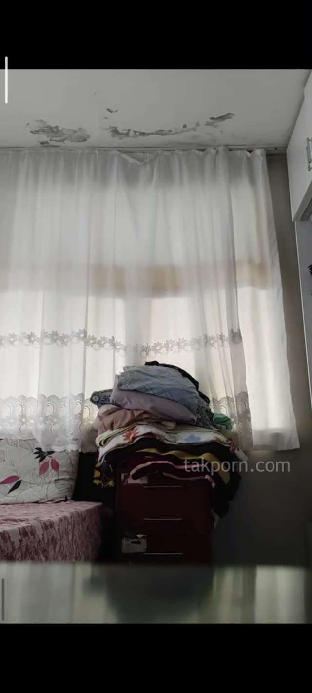 مخفی از لباس پوشیدن زن سکسی