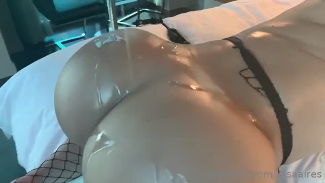 Big booty lesbian getting fucked by strapon