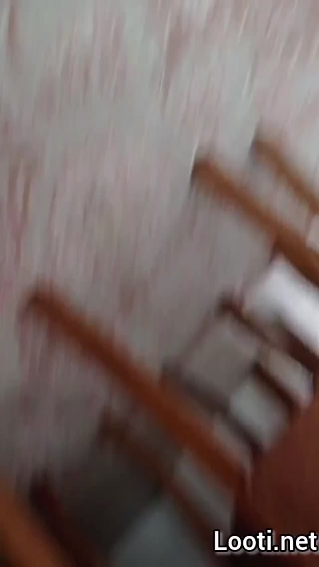 شوهره ممه های زنشو نشون میده و باهاش ور میره