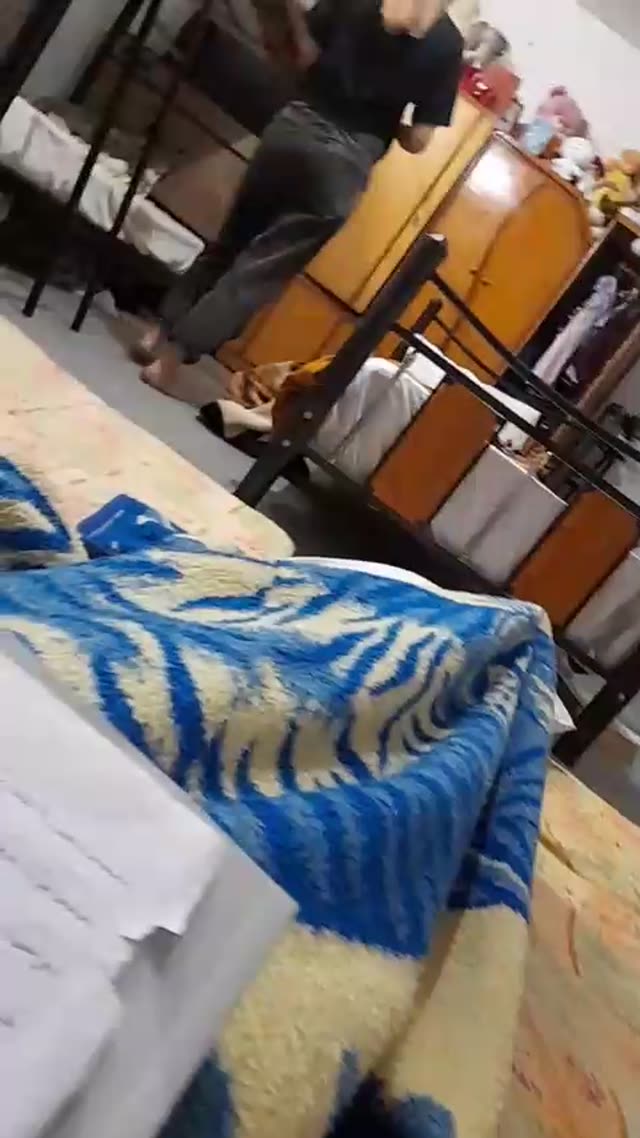 مخفی از لباس عوض کردن