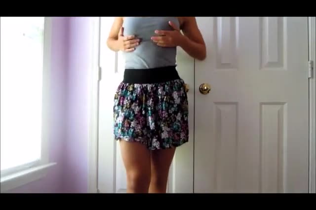 Babe with great ass grips dildo