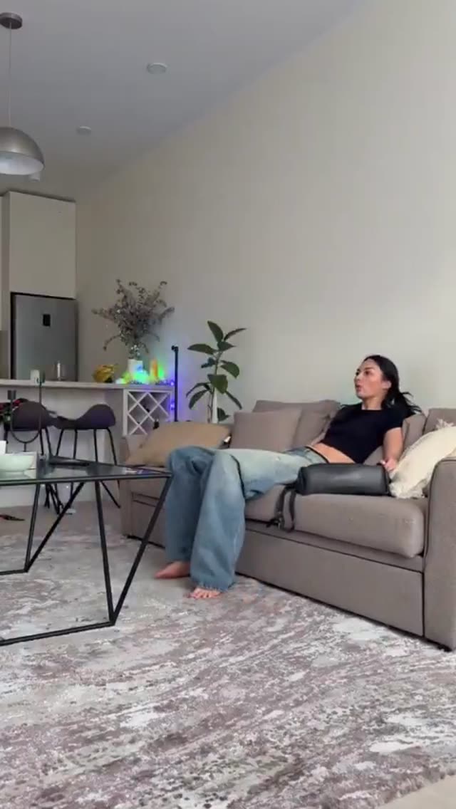 خسته و کوفته از سر کار بیای خونه و عشقت نباشه وضعیت این میشه 😂