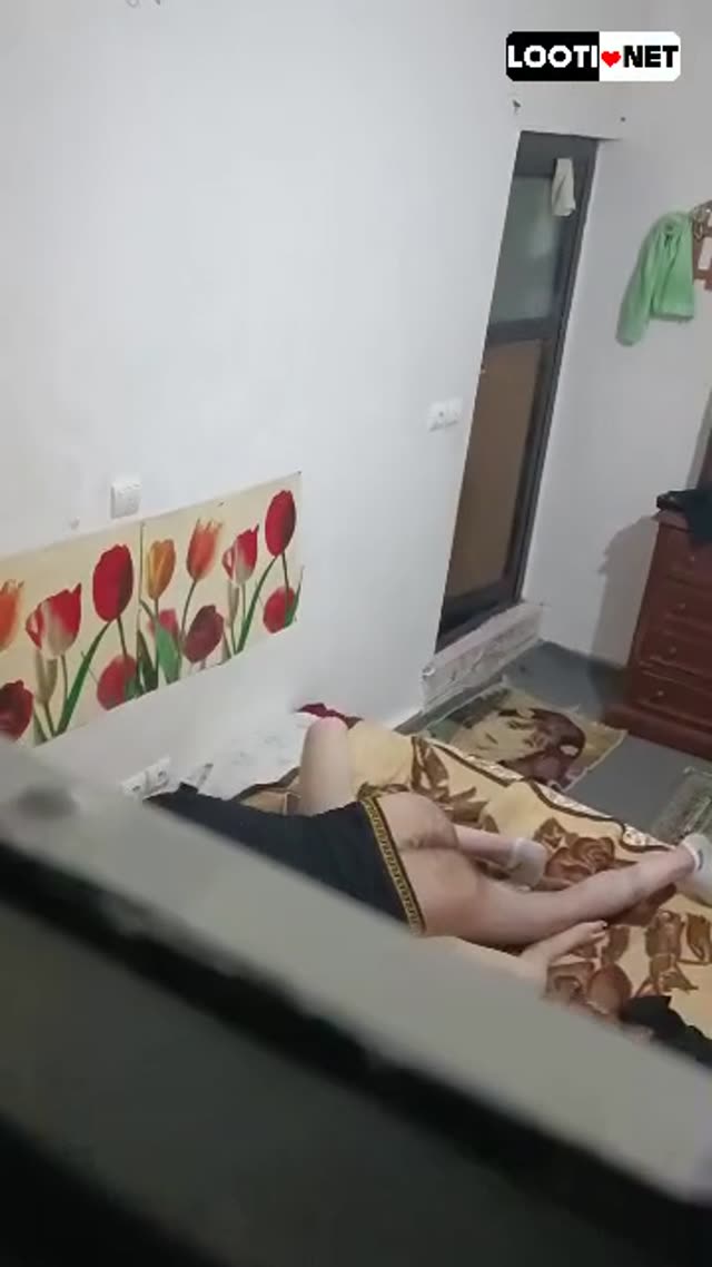 فیلم سکس لو رفته دختر پسر دانشجو یکی از بالای پنجره یواشکی فیلم میگیره