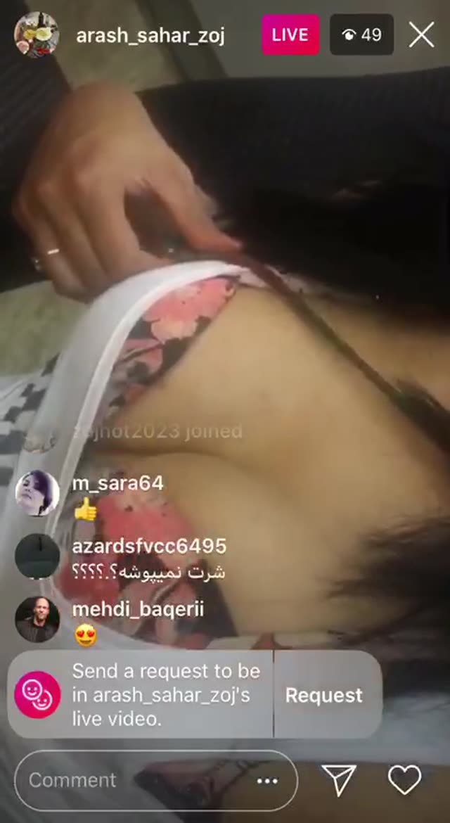 لایو سکسی ایرانی ممه ها دختره رو نشون میده