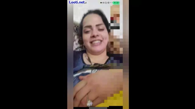لایو دختره نوک ممه هاشو نشون میده