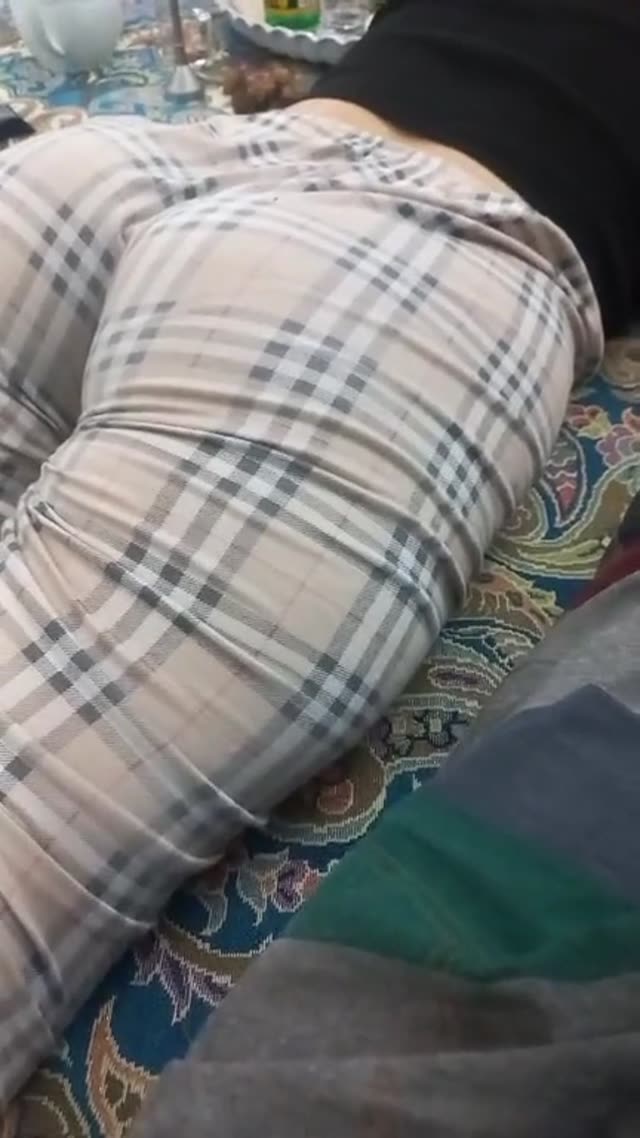 لایو رو نمایی از باسن سکسی