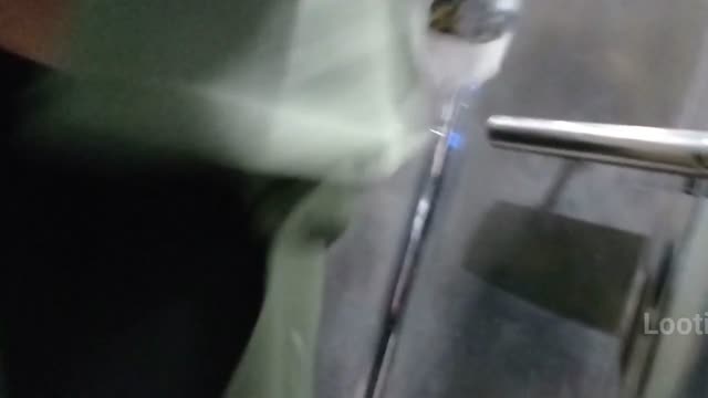 تو اسانسور با زنش ور میره