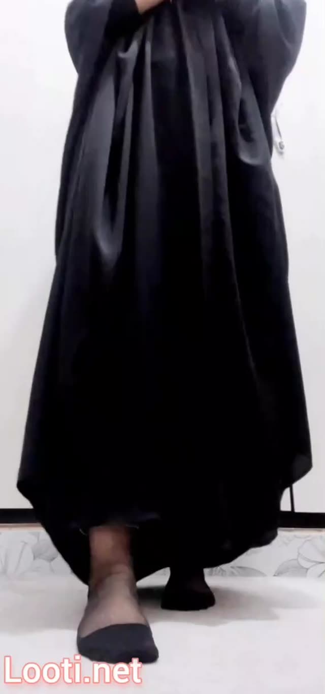 بدن نمایی دختر محجبه بورس میکنه توی کصش و آبش میریزه