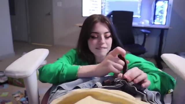 Adorable teen sucks off her boyfriend
