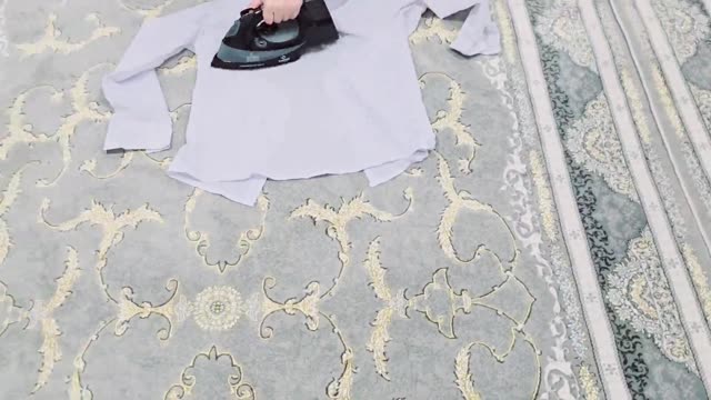 سکس با دختر حشری در حال اتو کردن لباس