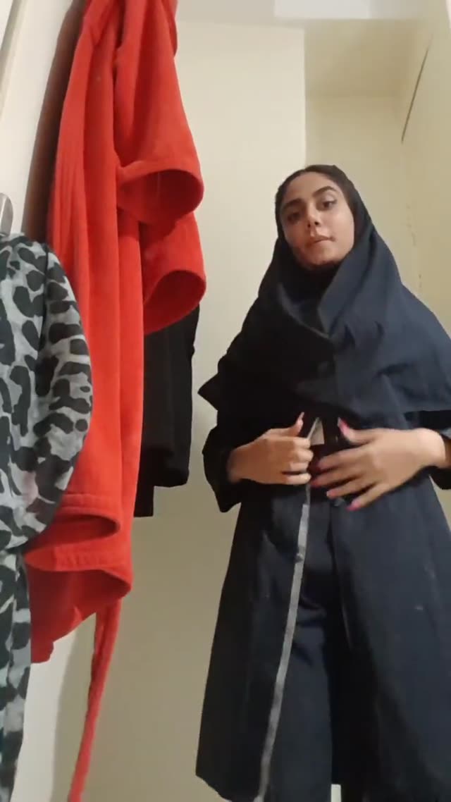 اندام نمایی دانشجوی سکسی
